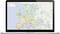 Mapa Európy na obrazovke laptopa s farebnými markermi v rôznych krajinách pre meteorologické stanice alebo podobné údaje.
