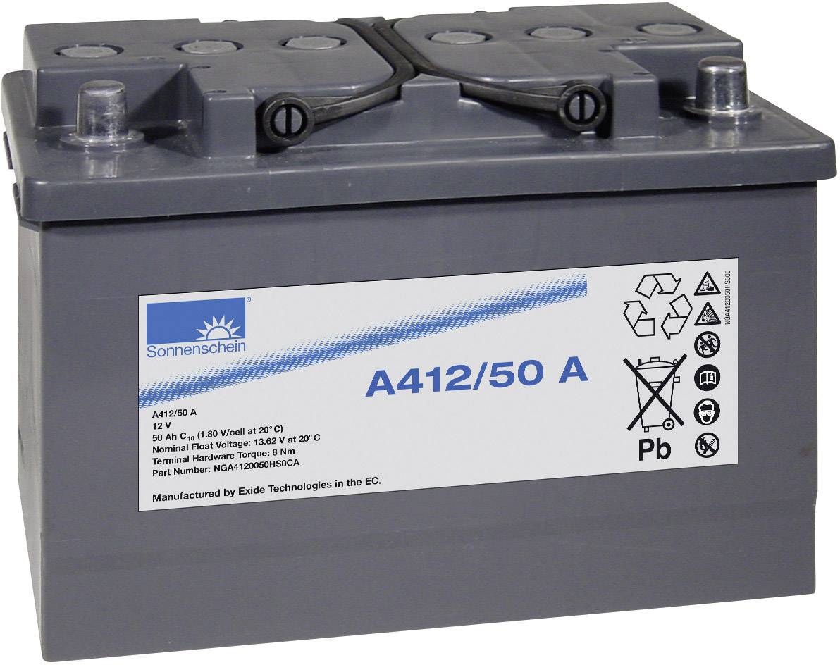 Šedá autobatéria s modrým štítkom. Nápis: 'A412/50 A, 12 V, 50 Ah'. Symboly pre recykláciu a bezpečnostné upozornenia.