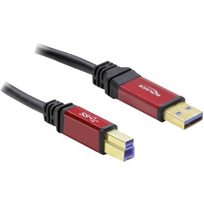 USB kábel s červenými koncovkami, jeden je USB-A konektor a druhý je USB-B konektor. V pozadí je vidieť samotný kábel.