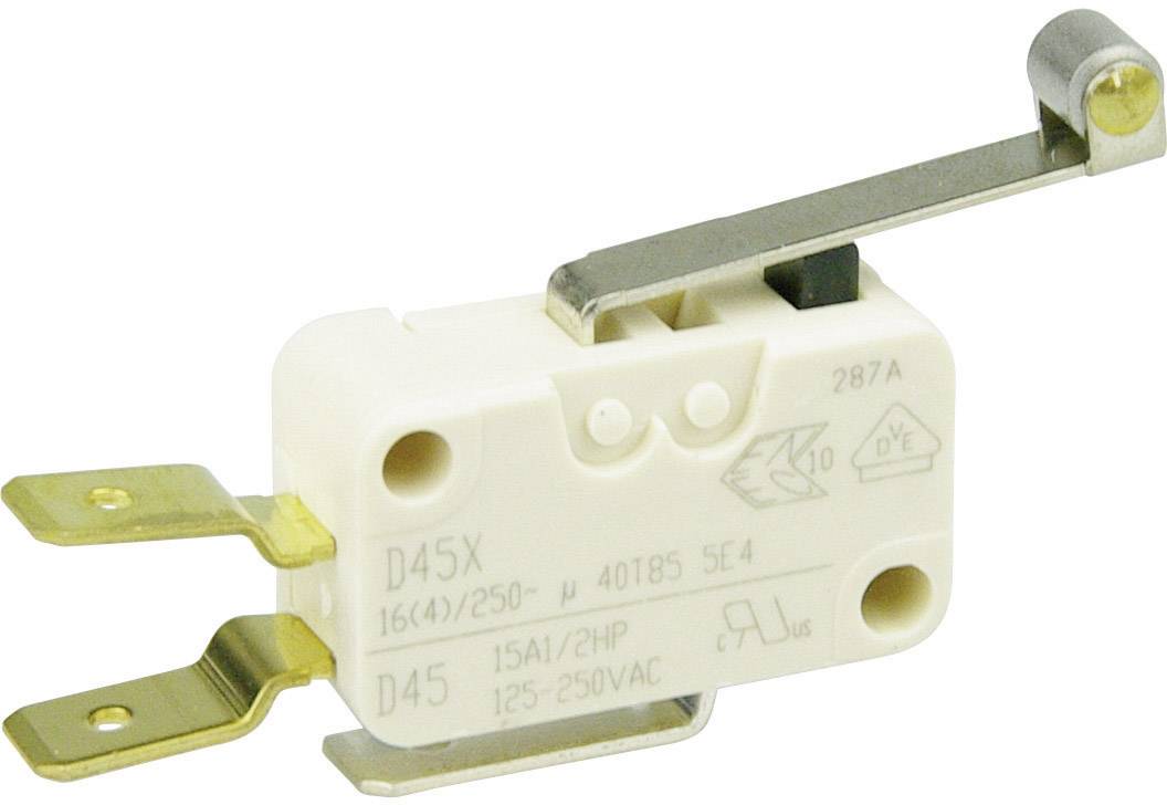 Biely mikrospínač s kovovým páčkovým ovládačom a dvoma zlatými prípojkami. Označený nápisom 'D45X', '15A/125-250VAC'.