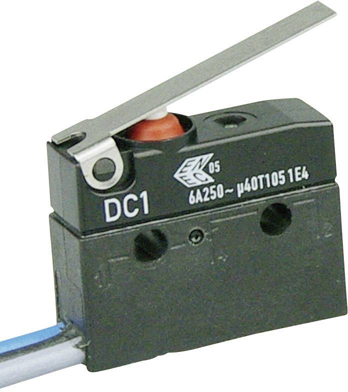 Čierny mikrospínač s dlhou kovovým pákou a červeným tlačidlom. Nápis: 'DC1 6A250~μ40T105 1E4'.