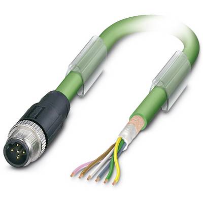 Zelený priemyselný elektrický kábel, čiastočne rozobraný, zobrazuje vnútorné vodiče v rôznych farbách a kovový konektor.
