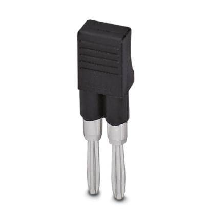 Čierny banánový konektor s dvoma kovovými kolíkmi, používaný na prepojenie elektrických zariadení alebo vedení.