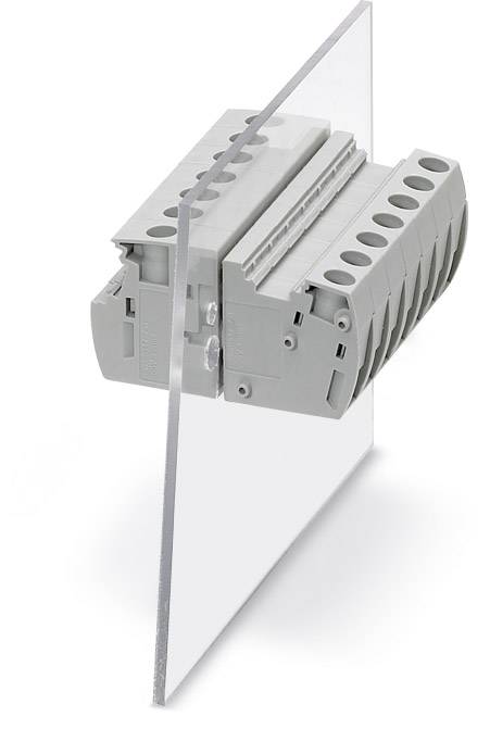 Sivý elektrický rozvádzač namontovaný na priehľadnej doske. Ideálny na znázornenie elektronických inštalácií.