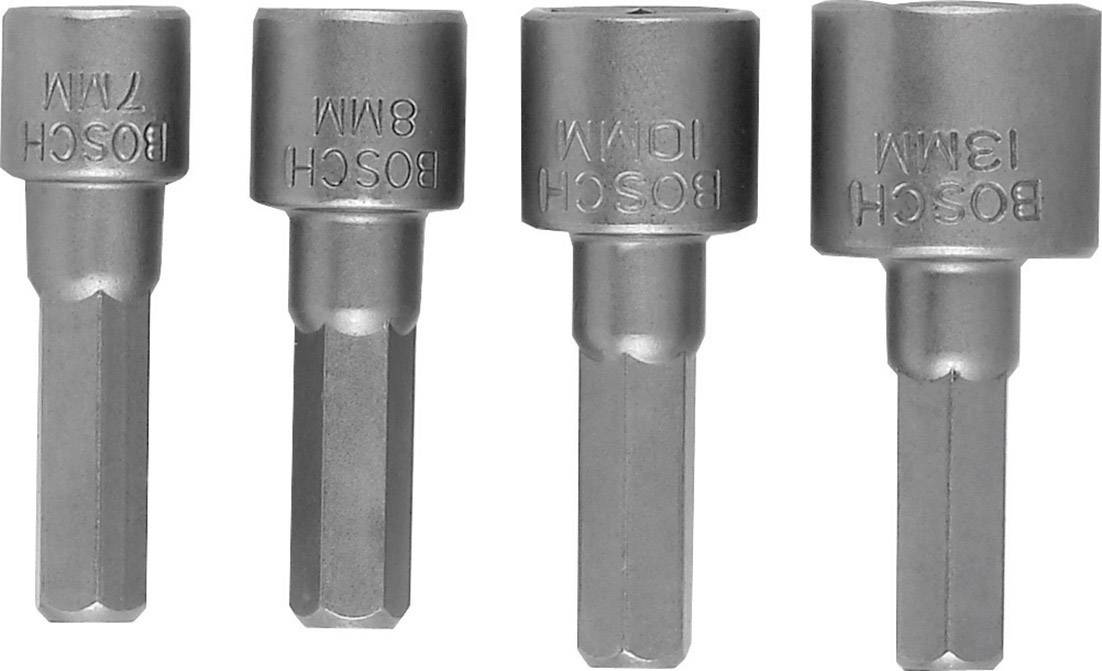 Štyri sivé nástavce skrutkovača v rôznych veľkostiach (7 mm, 8 mm, 10 mm, 13 mm) sú usporiadané vedľa seba.