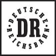 Logo Nemeckých štátnych železníc s písmenami 'DR' v strede, obklopené kruhovým textovým pásom s nápisom 'DEUTSCHE REICHSBAHN'.