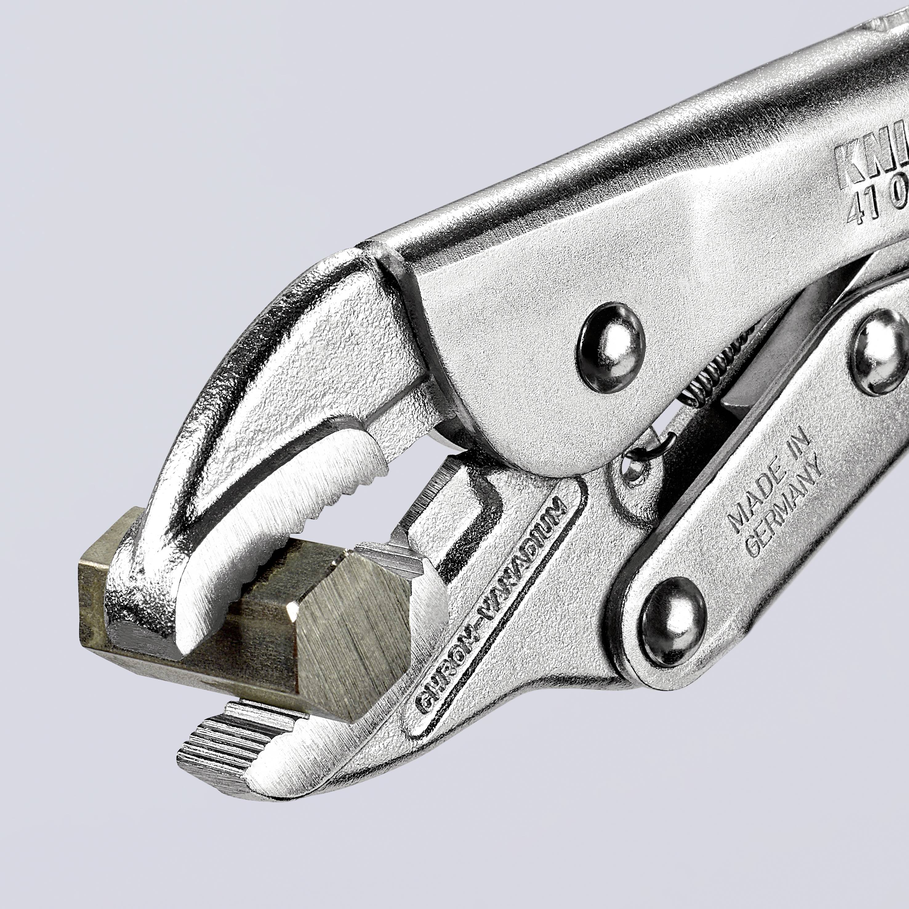 Pocinkana Knipex klešča za cevi z napisom 'Made in Germany'. Klešče imajo nastavljiv prijemalni mehanizem.