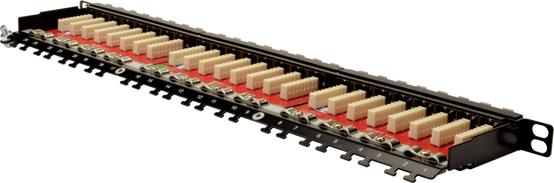 Patchpanel z več RJ45-priključki, razporejenimi v vrsti, služi povezovanju in organiziranju omrežnih kablov.