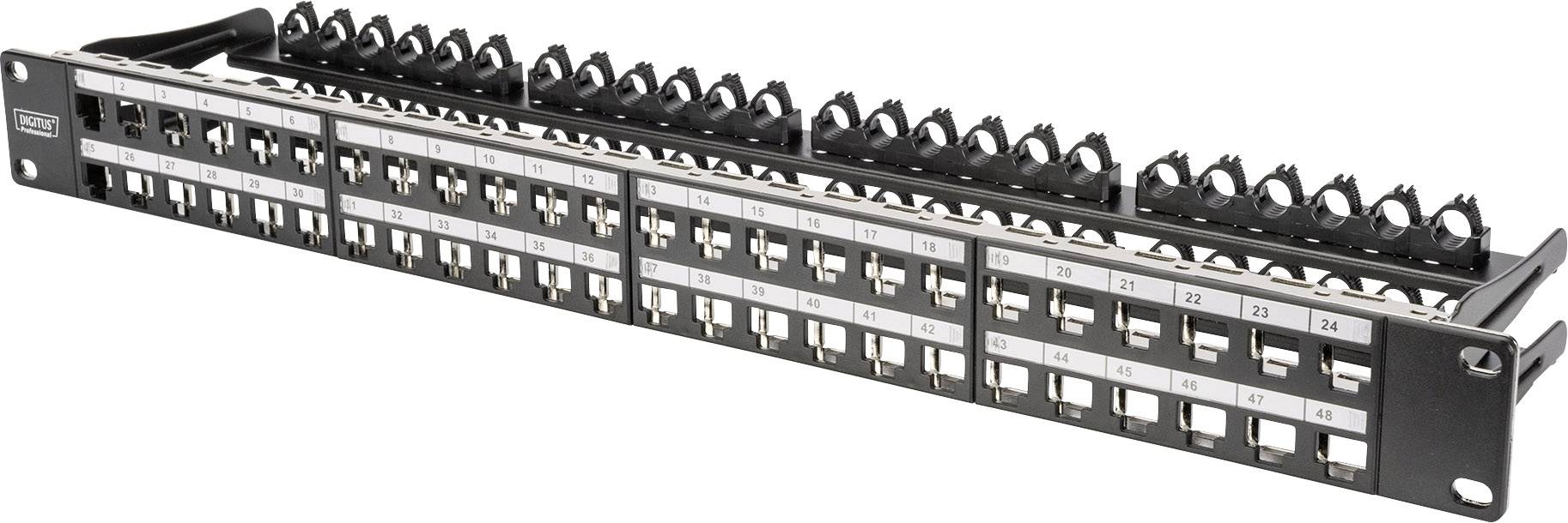 Patch panel z več ethernet priključki, oštevilčenimi od 1 do 24, za organizacijo in upravljanje omrežnih kablov.
