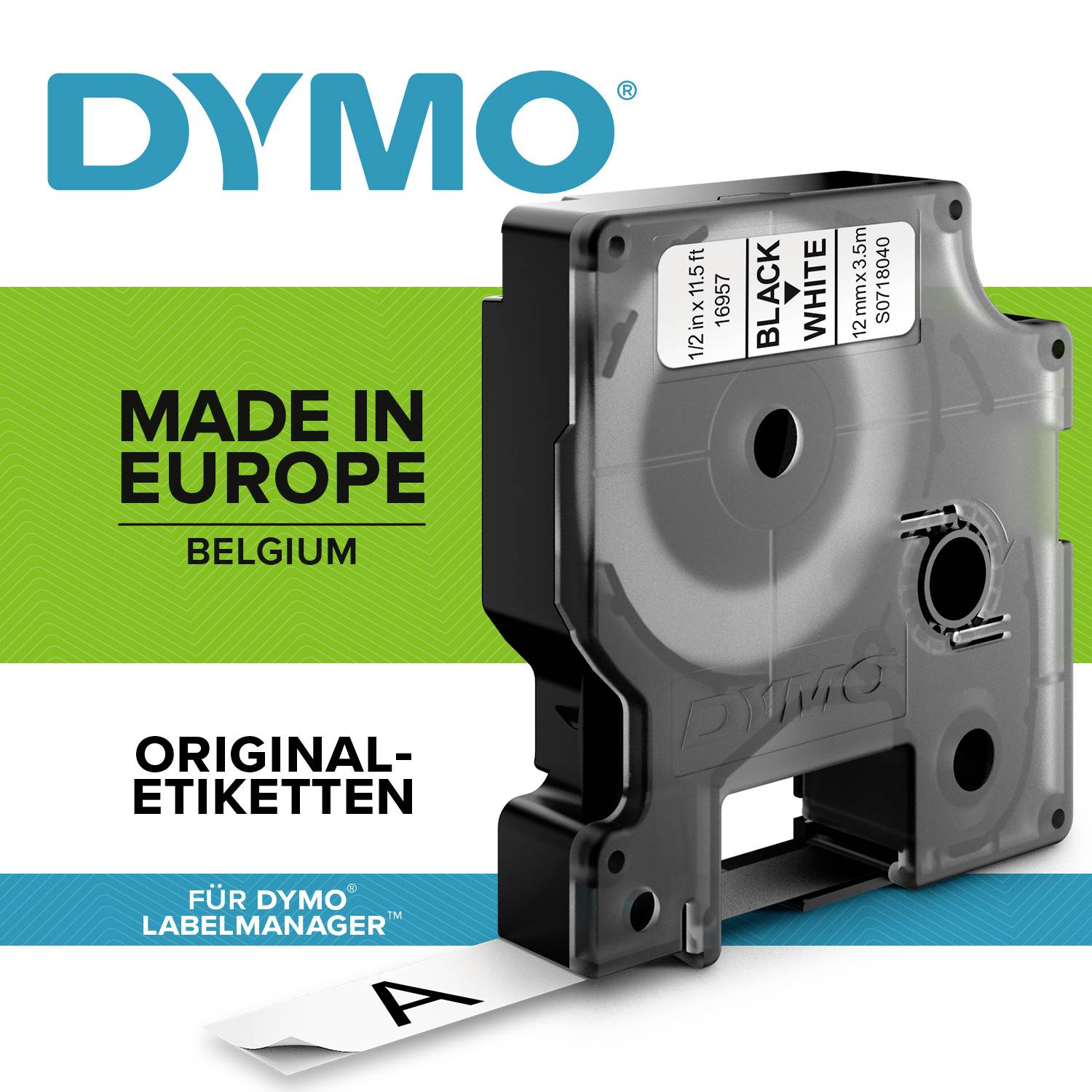 Črna DYMO etiketnа kaseta z napisom 'Črno na belem'. Besedilo 'Izdelano v Evropi, Belgija' in 'Za Dymo LabelManager'.