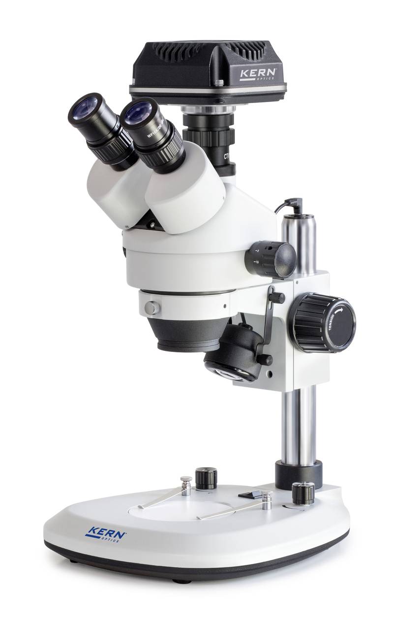 Stereo-mikroskop z dvema okularjema na stabilnem stojalu. Primeren je za podrobne preglede v laboratorijih ali raziskovalnih ustanovah.
