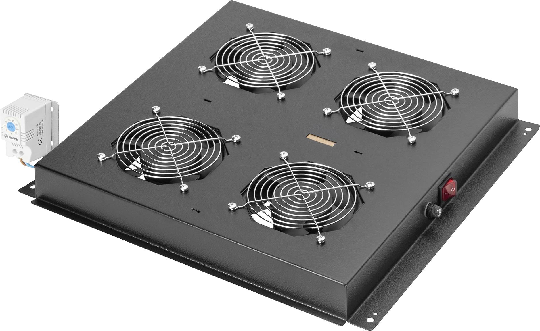 Črna kovinska hladilna naprava s štirimi ventilatorji v mrežnem razpoреdu, z rdečim stikalom na strani in majhno sivo krmilno ploščo pritrjeno nanjo.