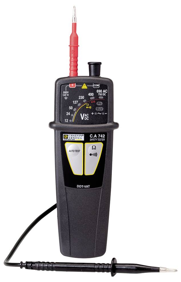 Napetostni tester z dvema merilnima konicama za preverjanje električnih tokokrogov. Zaslon prikazuje napetostno lestvico od 0 do 690 voltov AC.