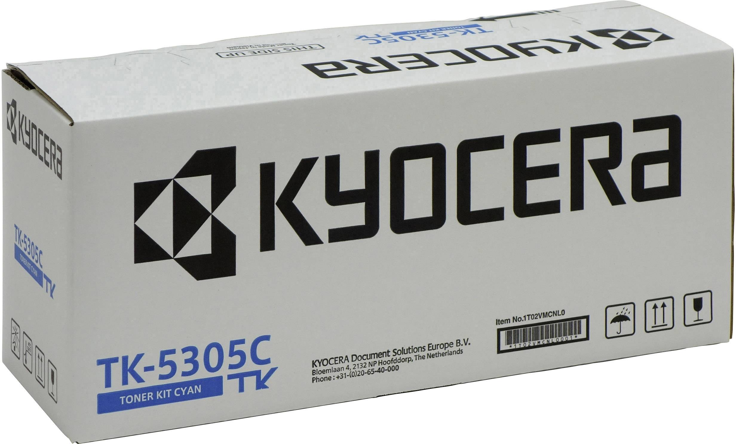 Kyocerjev komplet tonerja Cyan v embalaži. Številka modela TK-5305C. Na embalaži natisnjene pomembne informacije o izdelku in proizvajalcu.