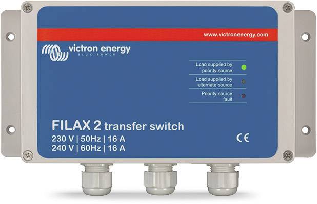 Preklopni vmesnik 'FILAX 2' podjetja Victron Energy, ki prikazuje napetost in tok za 230 V in 240 V. Indikatorske lučke za status vira.