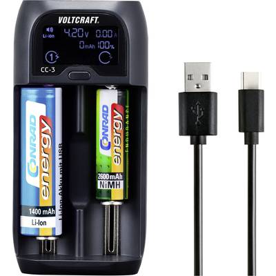 Polnilec baterij z dvema napoljenima baterijama, USB kablom in digitalnim zaslonom, ki prikazuje status polnjenja in vrsto baterije.