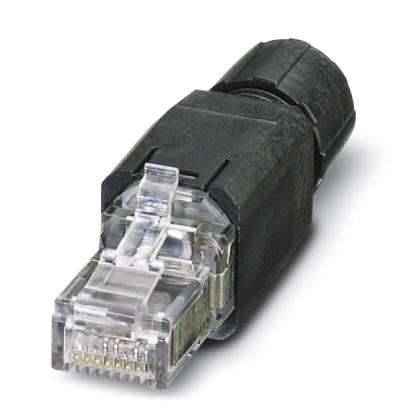 Črni ethernet vtič s prozornim plastičnim sponskim zatičem, ki se uporablja za omrežne povezave.