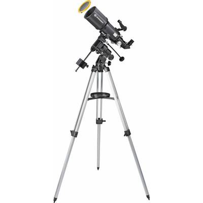 Črn teleskop s stativom in več nastavitveni kolesi, primeren za navdušence nad astronomijo.