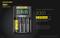 Nitecore UMS4 polnilec z 3000 mA močjo. 55 minut za 80% polnjenje 3500 mAh baterije. Prikaz na zelenem zaslonu.