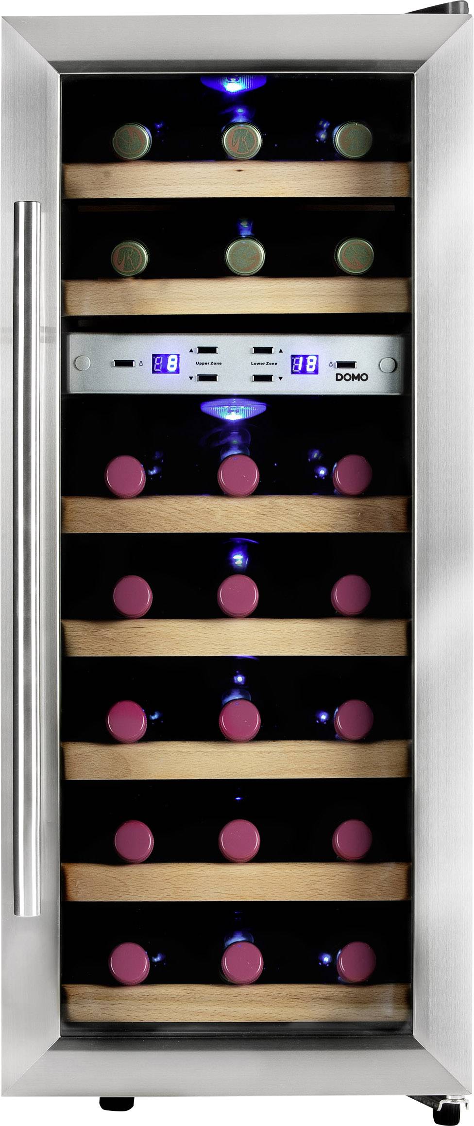 Hladilnik za vino s prozorno stekleno vrati, več lesenimi policami in vgrajenim digitalnim prikazom temperature, napolnjen z vinskimi steklenicami.