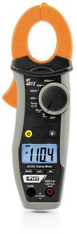 Digitalni klešasti multimeter z oranžnimi kleščami prikazuje merilno vrednost '710,4' na modrem zaslonu.