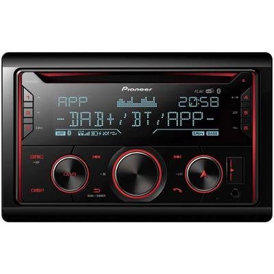 Avtoradio z digitalnim prikazovalnikom, ki prikazuje 'APP DAB' in čas 20:58. Upravljalni elementi in vrtljivi gumb poudarjeni v rdeči barvi.