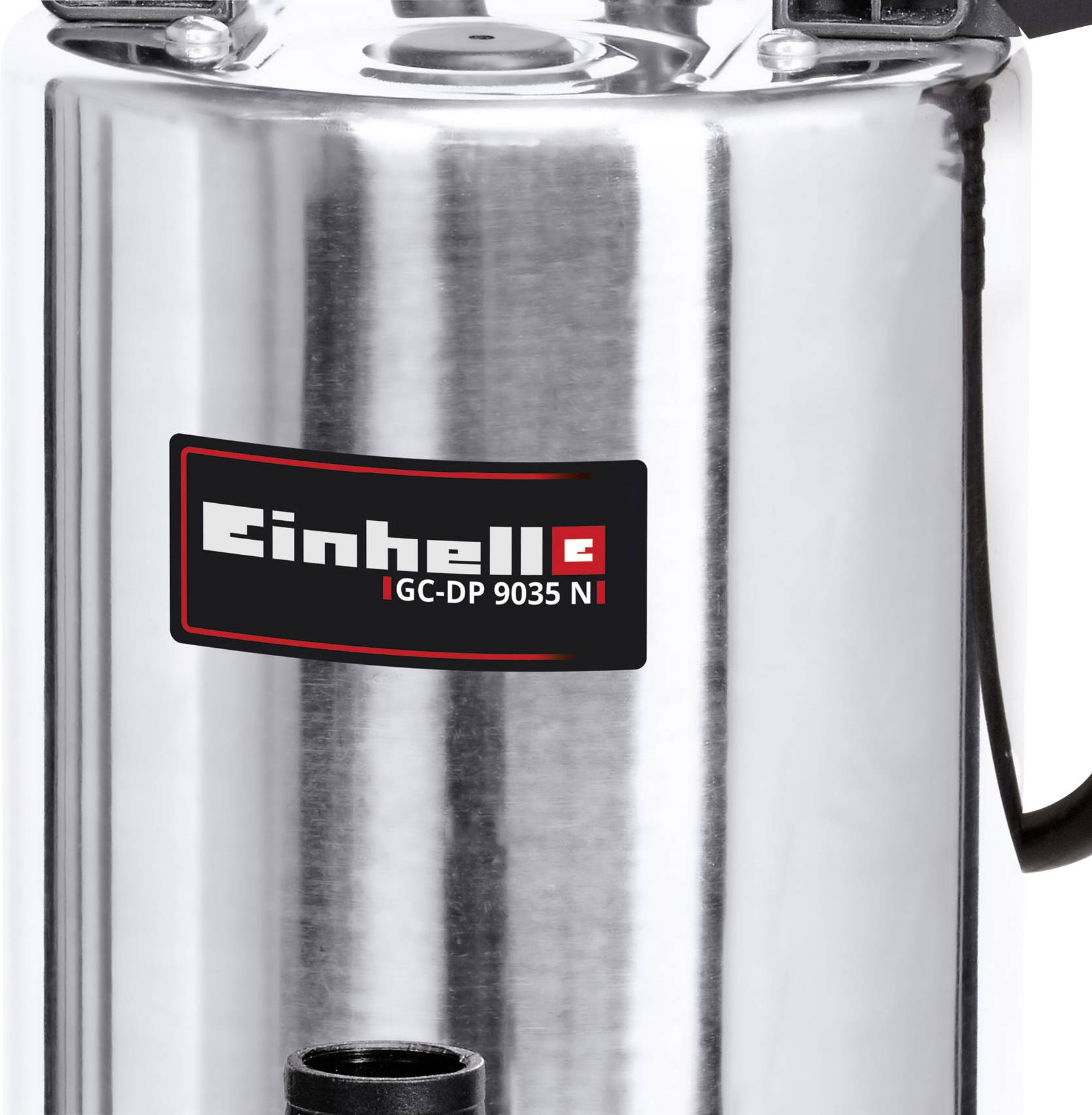 Srebrna vodna črpalka z Black and Red proizvajalčevo nalepko z napisom 'Einhell GC-DP 9035 N'.