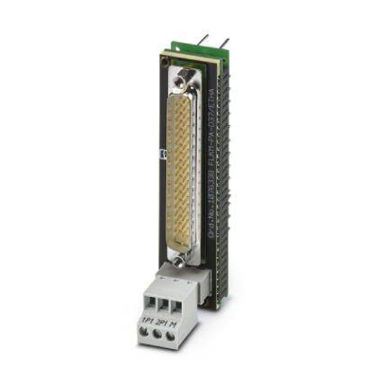 Elektronski element s priključki in zeleno tiskano vezje; označuje specifičen sistem vtičnih povezav.