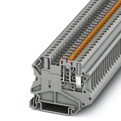 Priključni blok sive barve z oranžnim vodnikom in več priključnimi mesti, primeren za električno ožičenje.