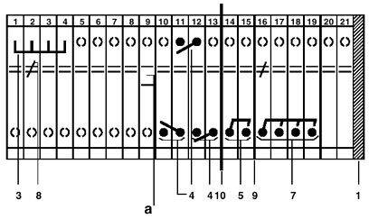 Diagram 21-strunskega inštrumenta z oznakami položajev in notami. Strune so oštevilčene in dodeljene note.'