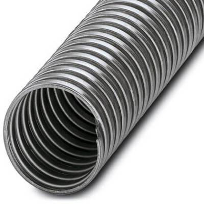 Kovinska spiralna cev od blizu, prikazuje enakomerno spiralno rebrasto strukturo.