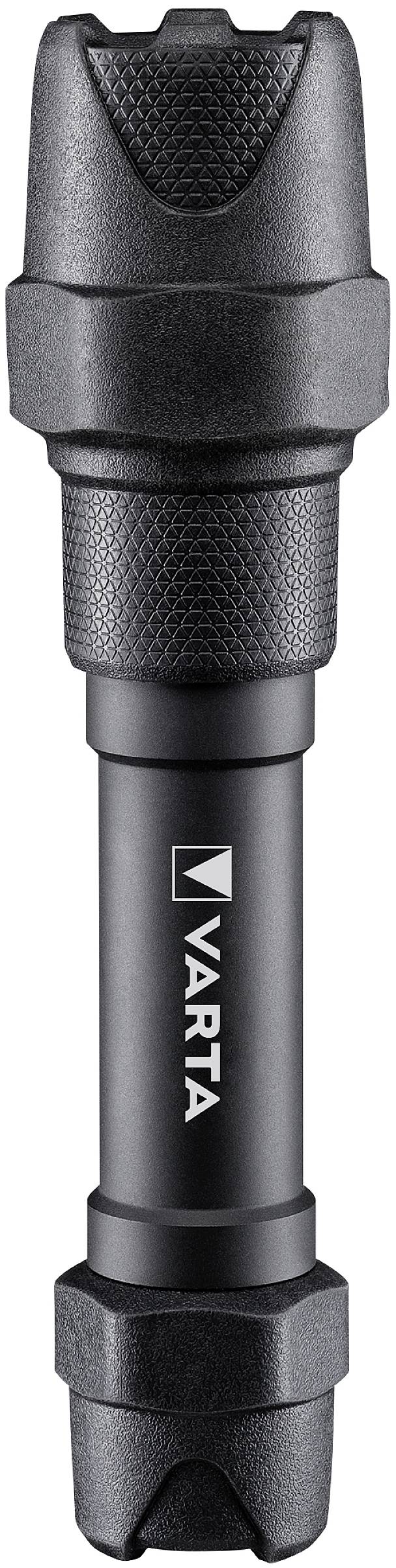 Črna svetilka z logotipom VARTA, robustno ohišje, primerna za aktivnosti na prostem.