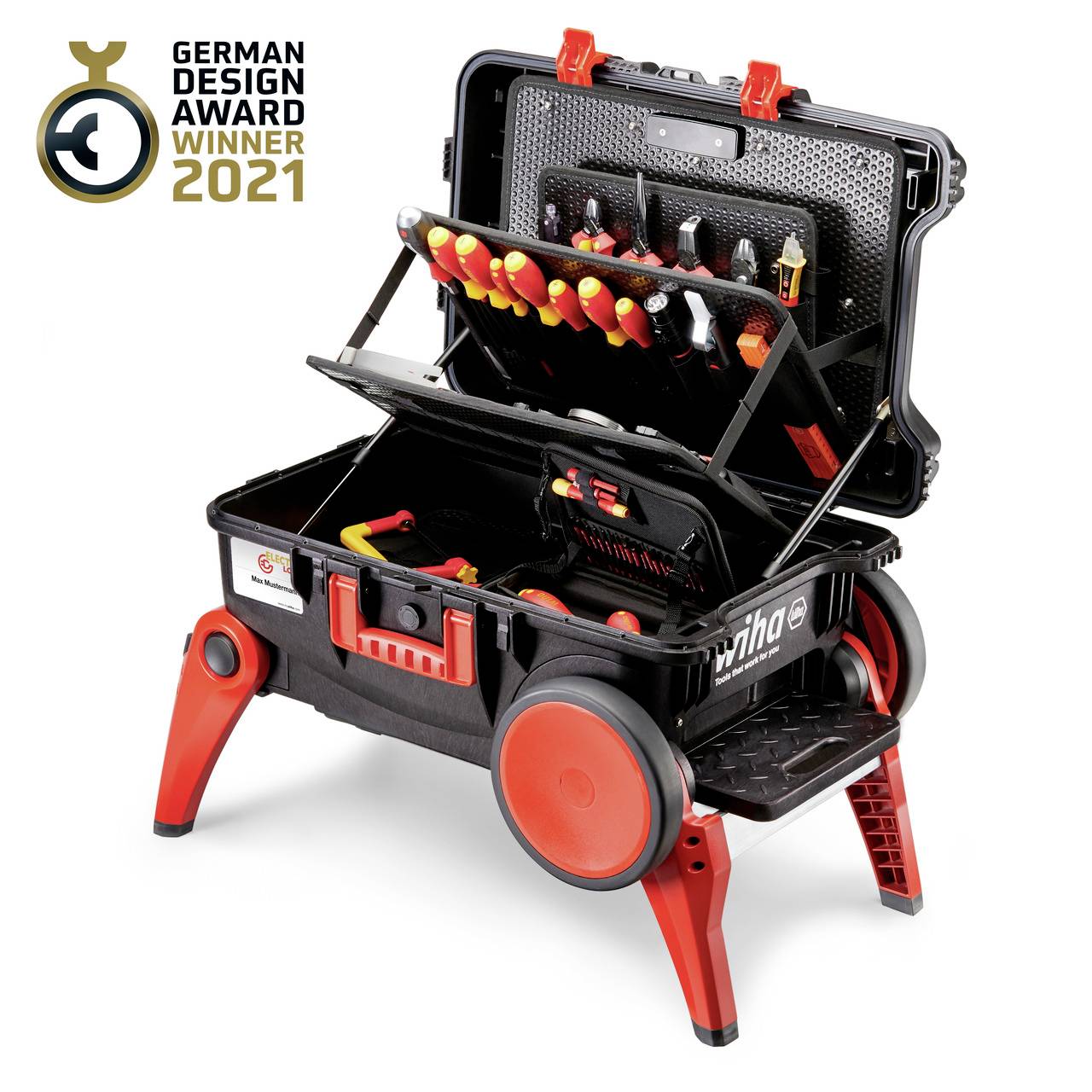 Črn kovček za orodje z rdečimi poudarki, odprt, prikazuje izvijače in druga orodja. Prejemnik nagrade German Design Award 2021.