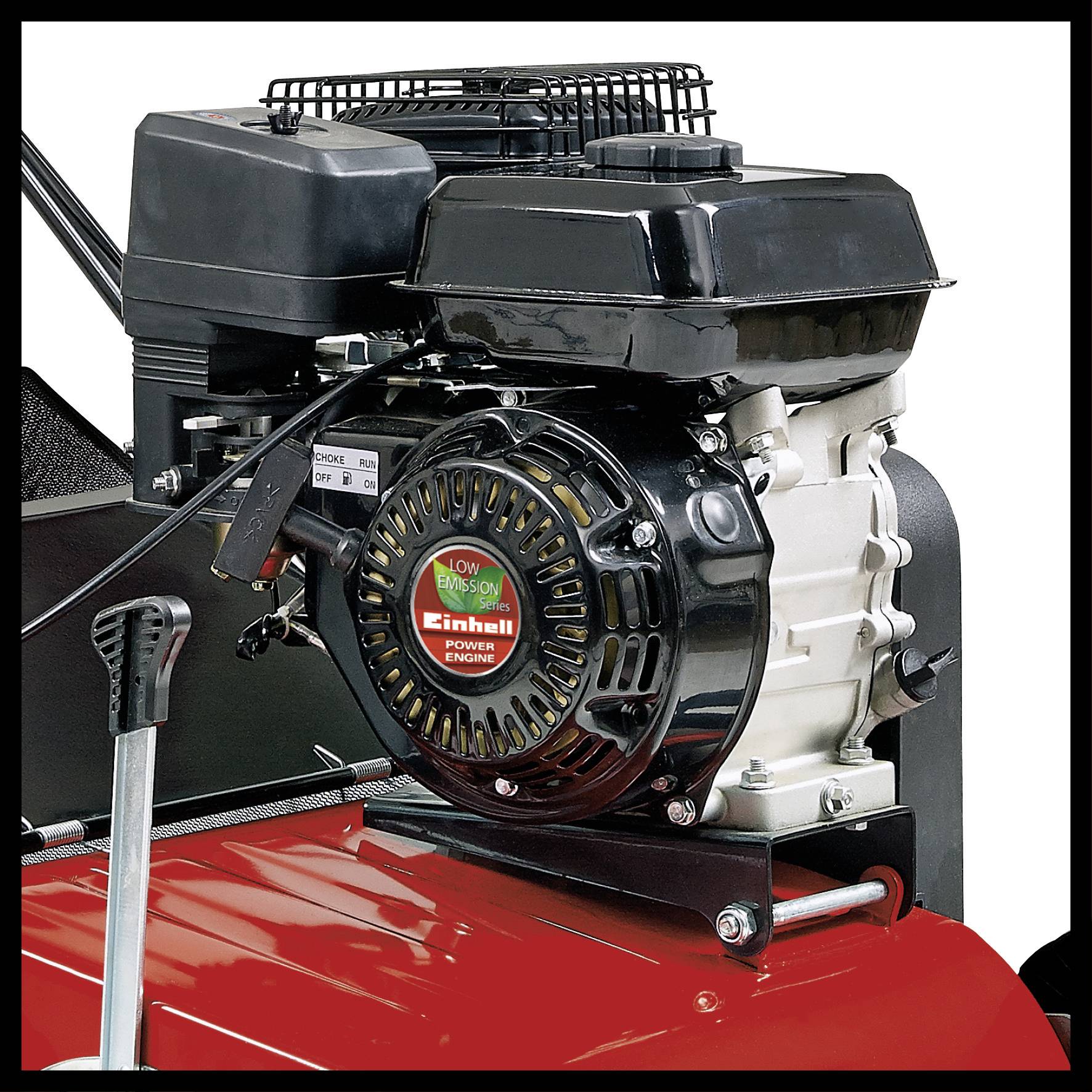 Črn motor z nalepko, na kateri piše 'Einhell Power Engine', nameščen na rdeči napravi.