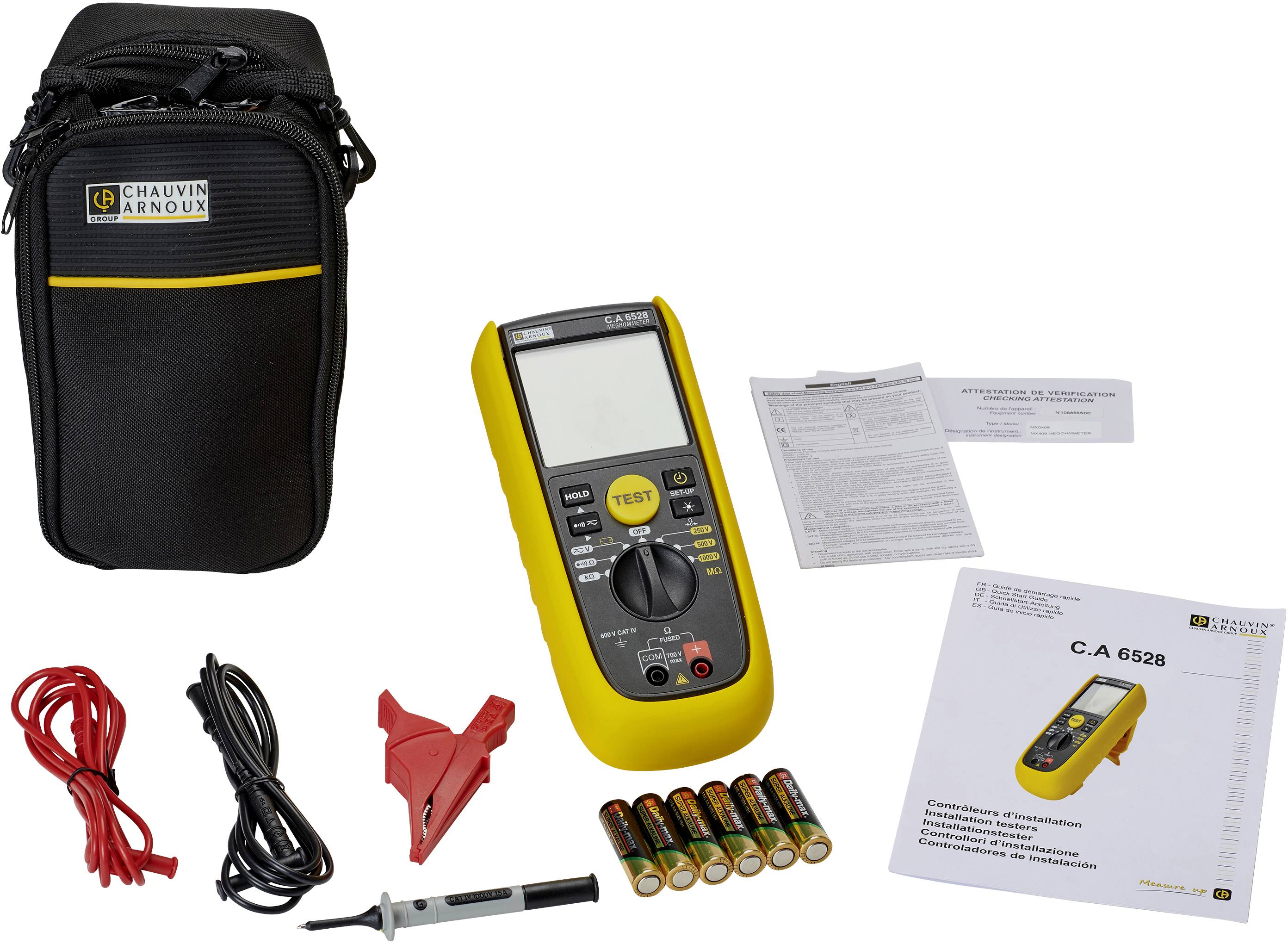 Digitalni multimeter set, vključno z merilnikom, baterijami, merilnimi kabli, priročnikom in torbo za prenašanje. Dodatna oprema za električne meritve.