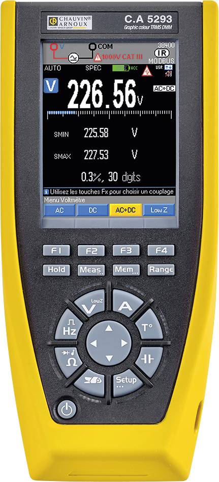 Rumeno digitalno multimeter prikazuje napetost 226,56 V. Ima številne upravljalne gumbe za različne merilne funkcije.
