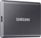 Zunanjost SSD-disk Samsung, sive barve, z USB-C priključkom na strani. Blagovna znamka 'SAMSUNG' na sprednji strani.