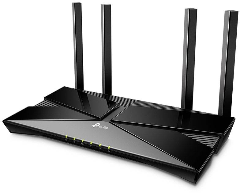 Črn usmerjevalnik WLAN s štirimi antenami, označen z majhnim logotipom na sredini.