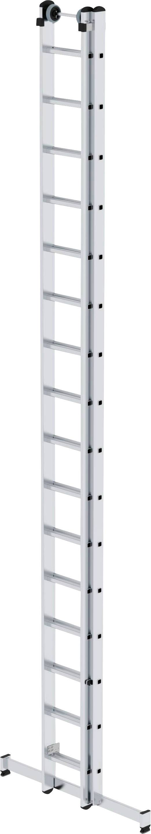 'Aluminijasta naslonjena lestev z dvanajstimi prečkami, vertikalno postavljena. Primerna za dela na veliki višini.'