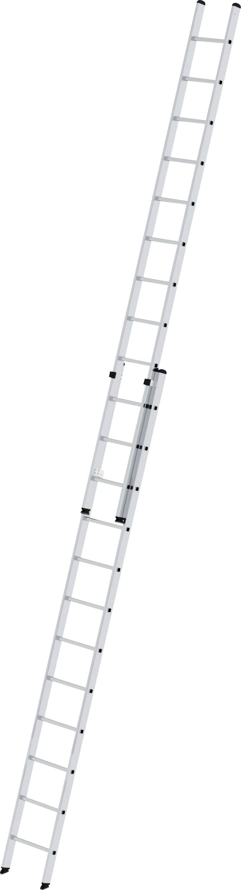 Dolga, rabljena aluminijasta lestev z več stopnicami, postavljena pod strmim kotom.