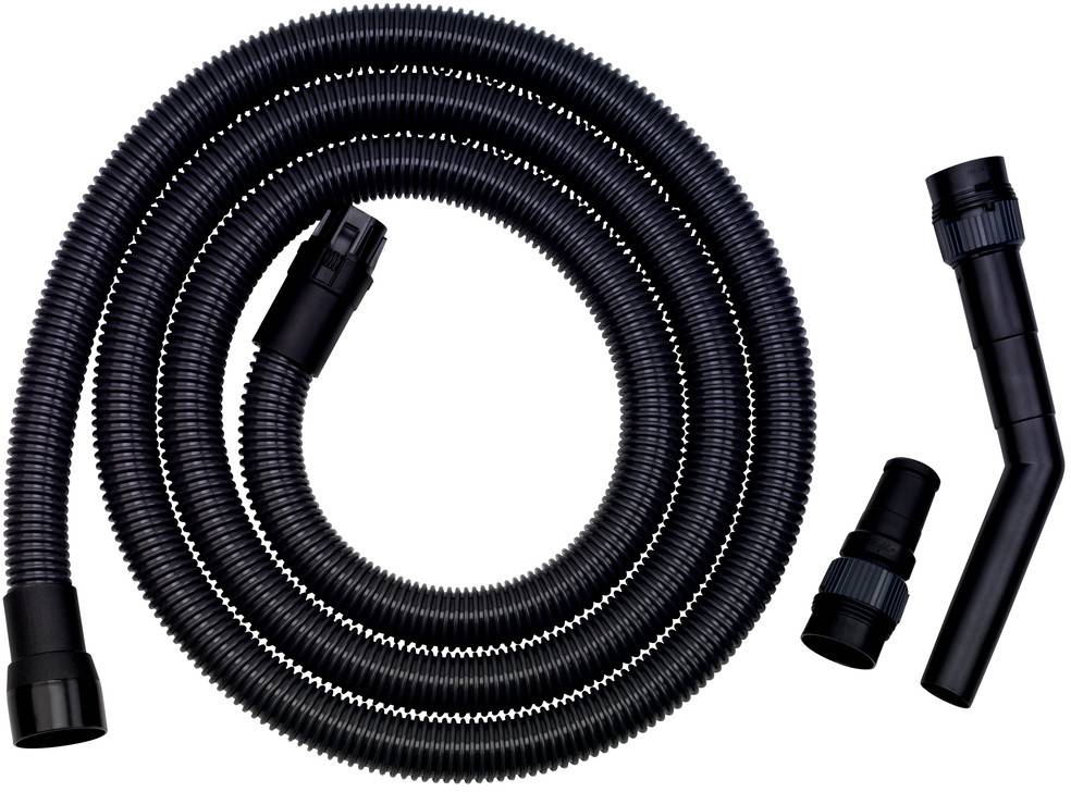 Komplet črnega valovitega vakuumskega cevi s številnimi plastičnimi priključki na beli podlagi.