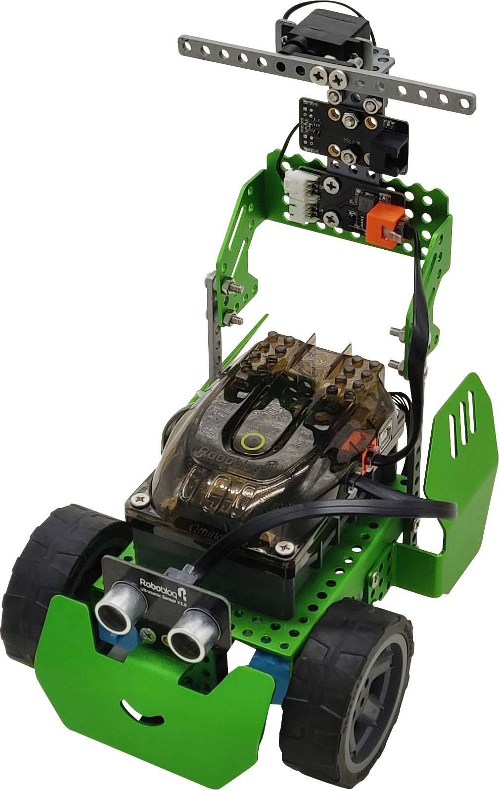 Robotski avto v zeleni barvi z kolesi, senzorji in elektronskimi komponentami, prikazuje tehnično zgradbo in mehaniko za izobraževalne namene.