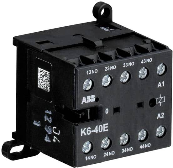 Črn ABB kontaktorski element, model K6-40E, z več vijačnimi priključki in oznakami za električne inštalacije.