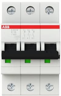 Tristranski odklopnik z rdečo 'ABB' logotipom na beli ohišju in zeleno indikacijsko ploskvijo na sprednji strani.