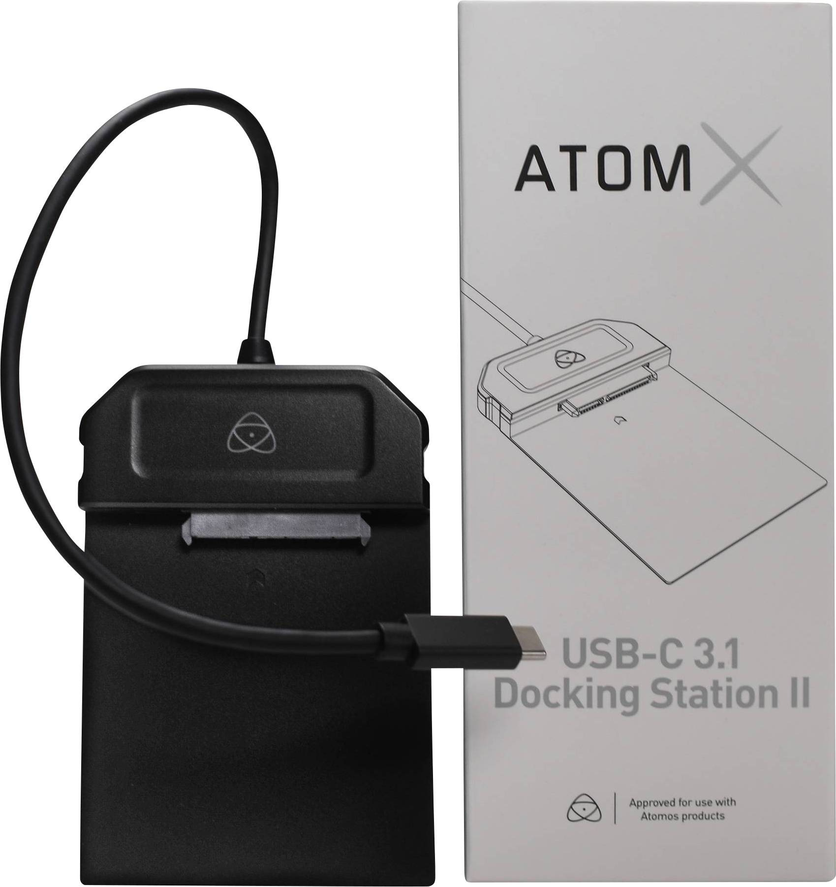 Dokovalna postaja ATOM X USB-C 3.1 poleg embalaže. Črna, kompaktna, z integriranim kablom. Primerna za Atomos izdelke.