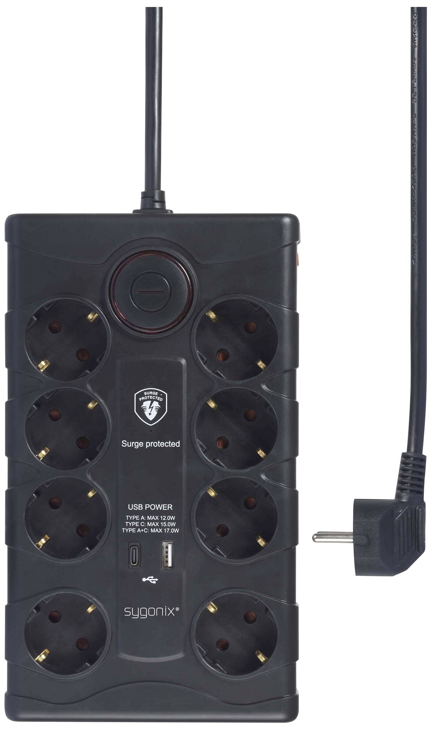 Črna razdelilna vtičnica z osmimi vtičnimi mesti in USB-priključkom, označena kot 'Zaščiteno pred prenapetostjo'. Priključni kabel na desni strani.