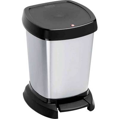 Srebrn koš za smeti s črnim pokrovom in pedalom, postavljen na beli podlagi.