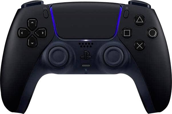Črn gaming kontroler z modrimi detajli in značilnimi tipkami. Je brezžičen in se najpogosteje uporablja za igranje iger na konzoli.