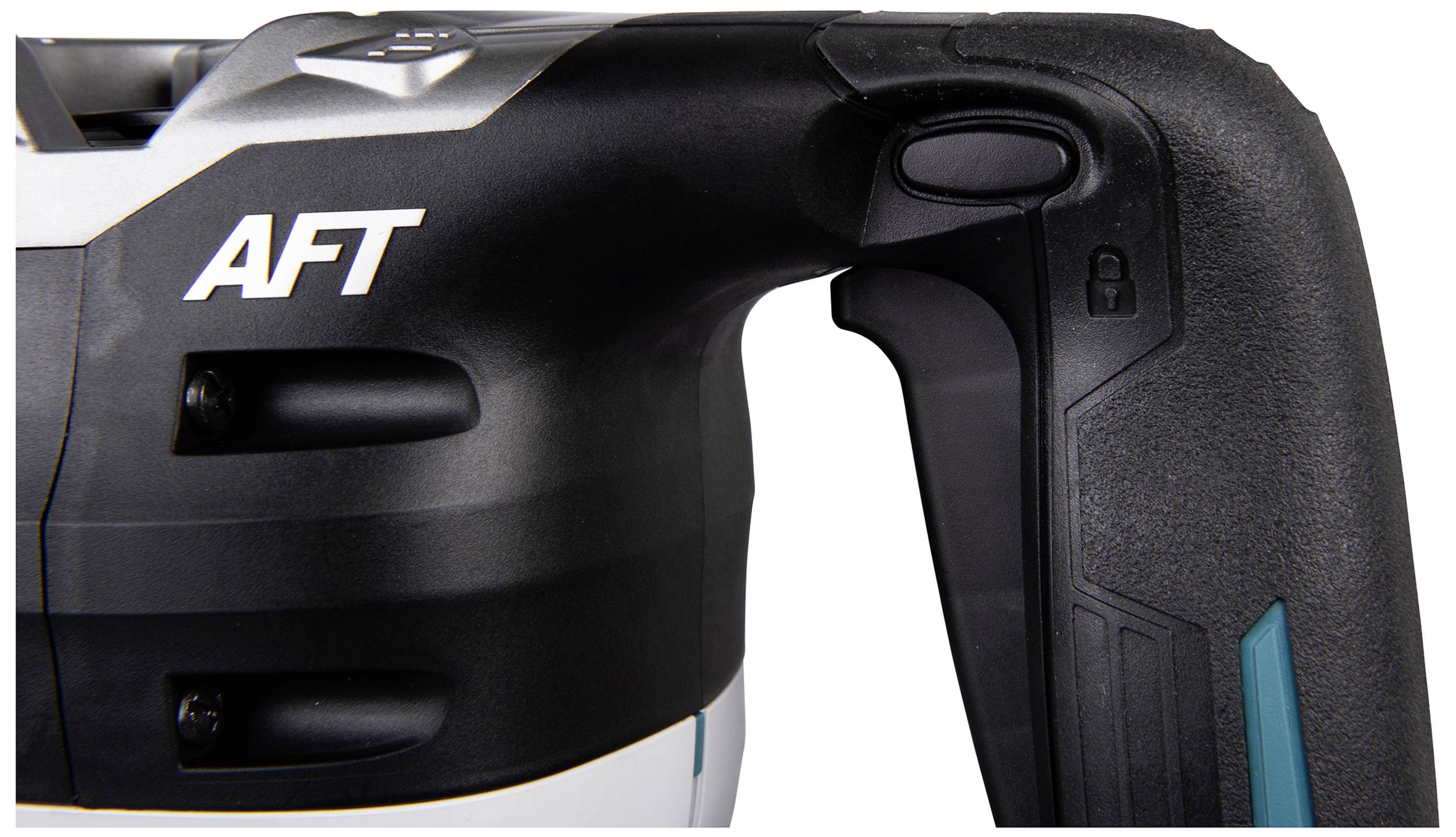 Bližnji posnetek črne naprave z ročajem, na katerem piše 'AFT'. Ročaj ima zgoraj črn gumb in je ergonomsko oblikovan.