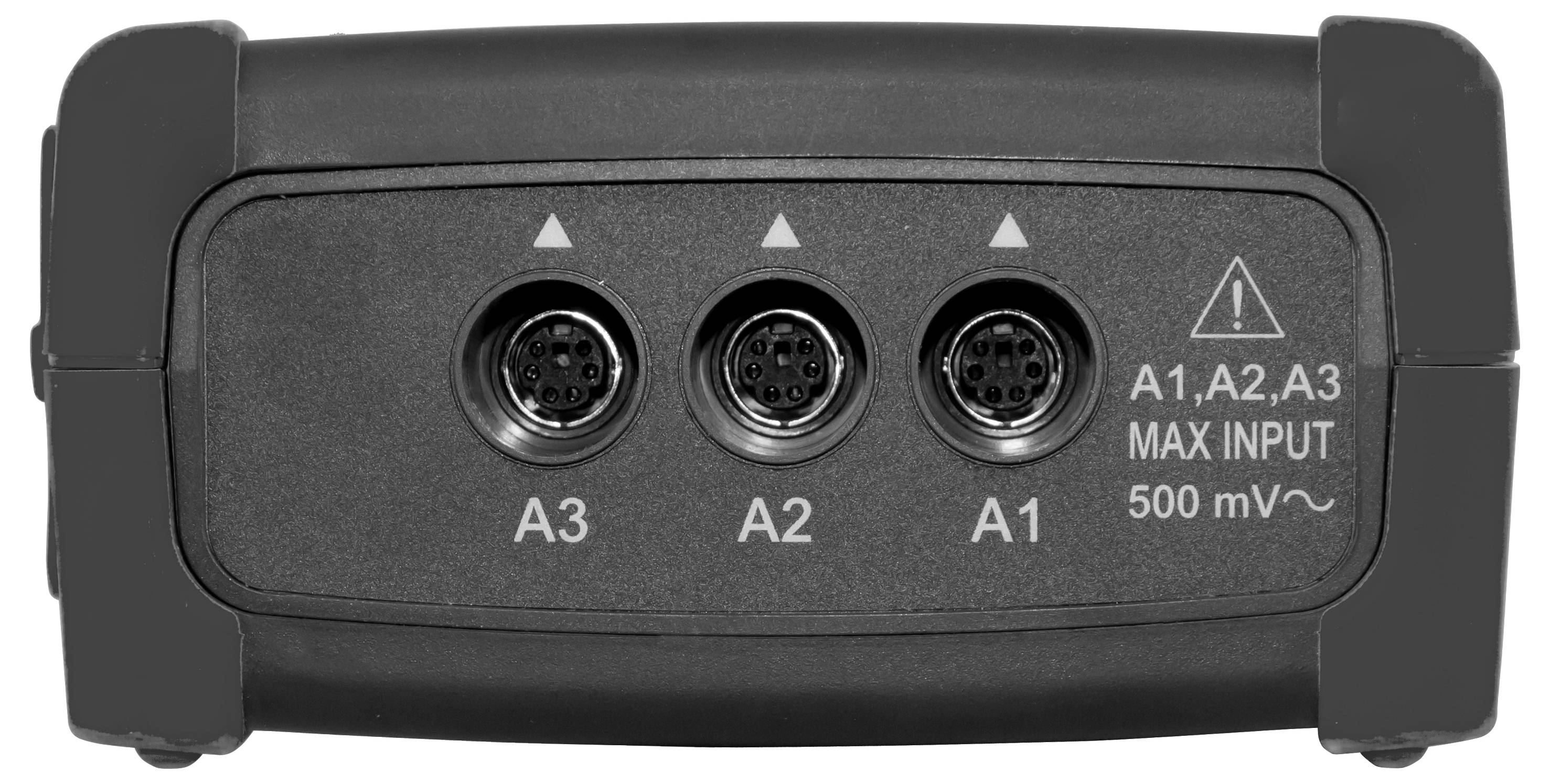 Zadnja plošča naprave s tremi okroglimi vhodnimi priključki, označenimi A3, A2 in A1, ter opozorilom "A1,A2,A3 MAX INPUT 500 mV~".